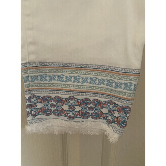 Chico's 3 Pull On Jegging Ankle Jeans White Denim Stretch Embroidered MSRP $129 - Picture 3 of 4